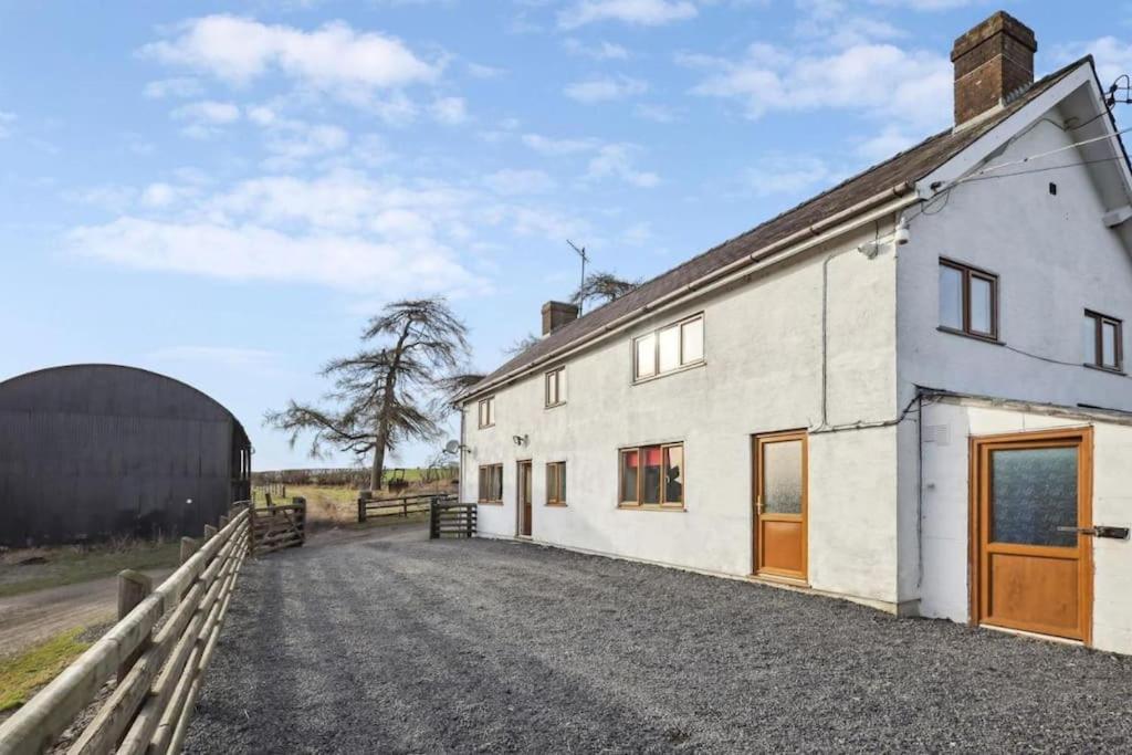 Upper Caerfaelog Farmhouse Llanbister Exterior foto